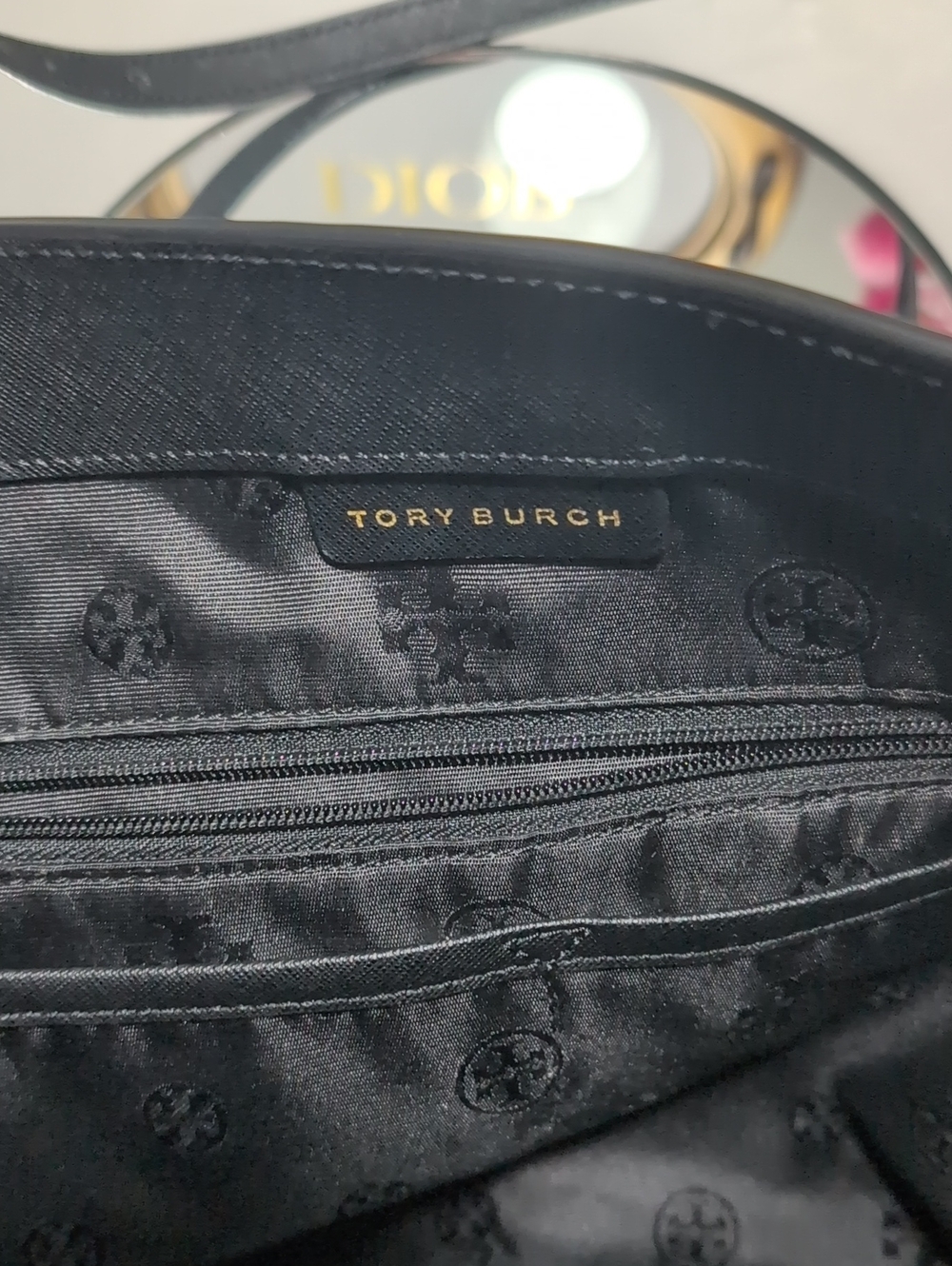 Tory Burch York large Buckle Tote Bag with Black saffiano leather and gold ๐ฅ๐ฅ - Picture 15 of 16
